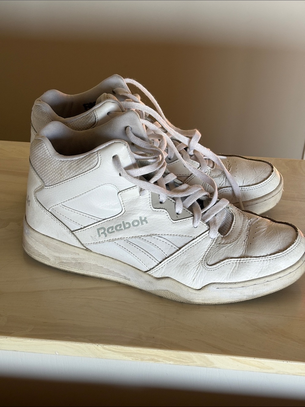 Reebok White Men's High-Top Athletic Sneakers. 10 1/2 MALE. Good condition.